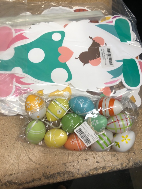 Photo 1 of **NO REFUNDS/RETURNS*- Bundle of assorted Easter Decorations
