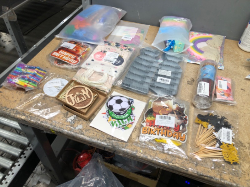 Photo 1 of 15 PCS PARTY BUNDLE INCLUES PARTY SUPPLIES AND ACCESSORIES 
