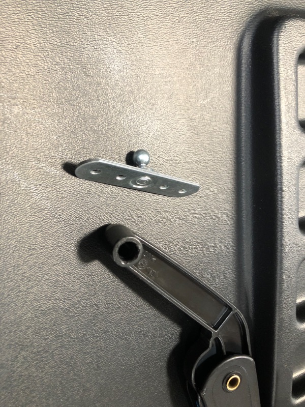 Photo 5 of (DENTED TOP; DISLOCATED JOINT))
Thule Sidekick Cargo Box 
