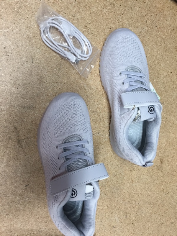 Photo 1 of AoSiFu Kids Light Up Shoes Toddler Girls Boys Breathable Led Flashing Sneakers USB Charge- SIZE 1 
