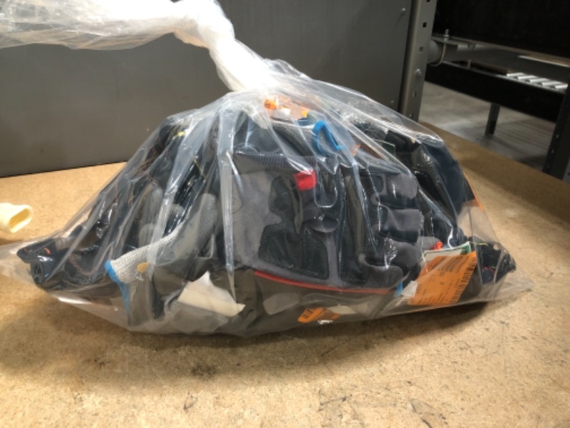 Photo 1 of *** HOMEDEPOT BUNDLE OF GLOVES**   *** NON-REFUNDABLE***
*** SOLD AS IS***
