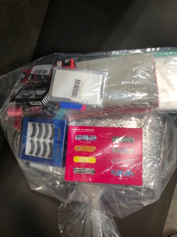 Photo 2 of ** AMAZON BUNDLE OF HOME GOODS***   ** NON-REFUNDABLE***
*** SOLD AS IS**
