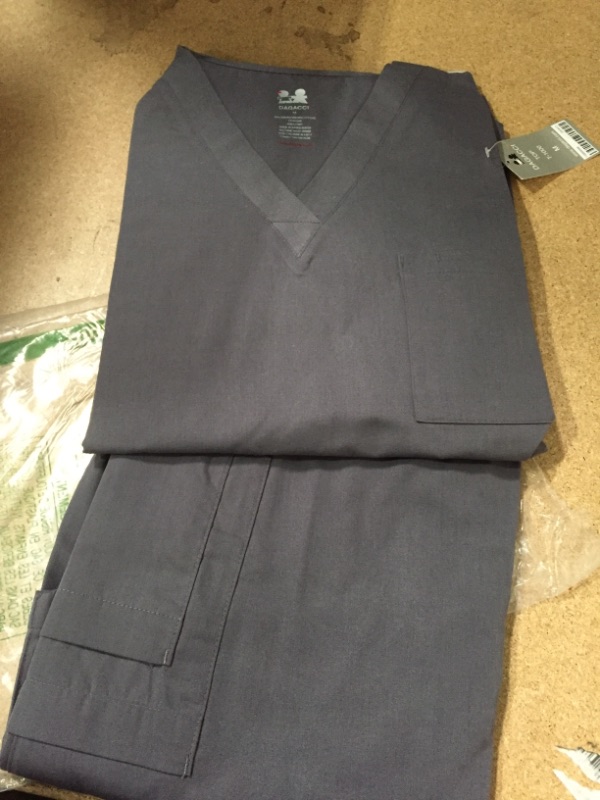 Photo 2 of Dagacci Scrubs Medical Uniform Mens Scrub Set Medical Scrubs Top and Pants- SIZE MEDIUM 