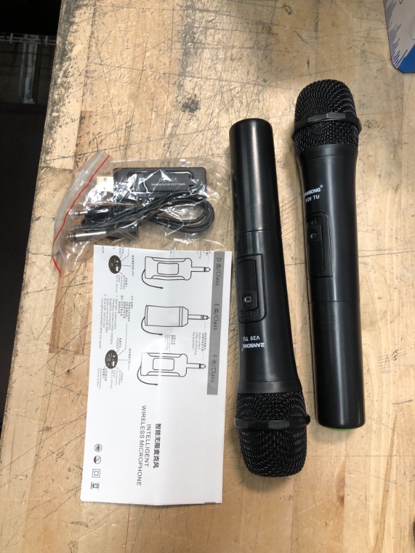 Photo 2 of Zansong Uhf Usb 3.5Mm Wireless Microphone Megaphone Handheld Mic with Receiver for Karaoke Speech Loudspeaker V20
