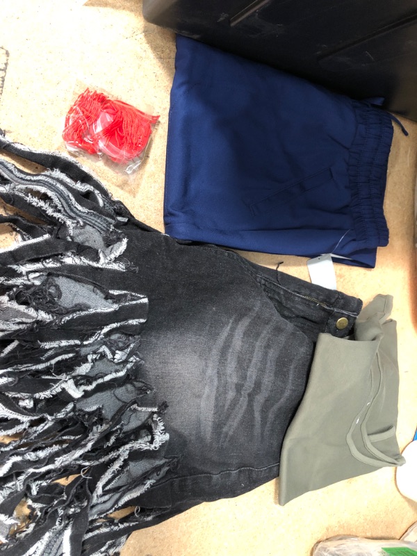 Photo 1 of **NO REFUNDS/RETURNS** -Bundle of Assorted clothing items 
