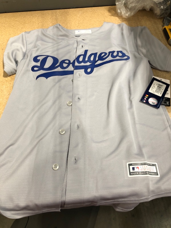 Photo 1 of DODGERS JERSEY
#50 BETTS
SIZE L 14-16