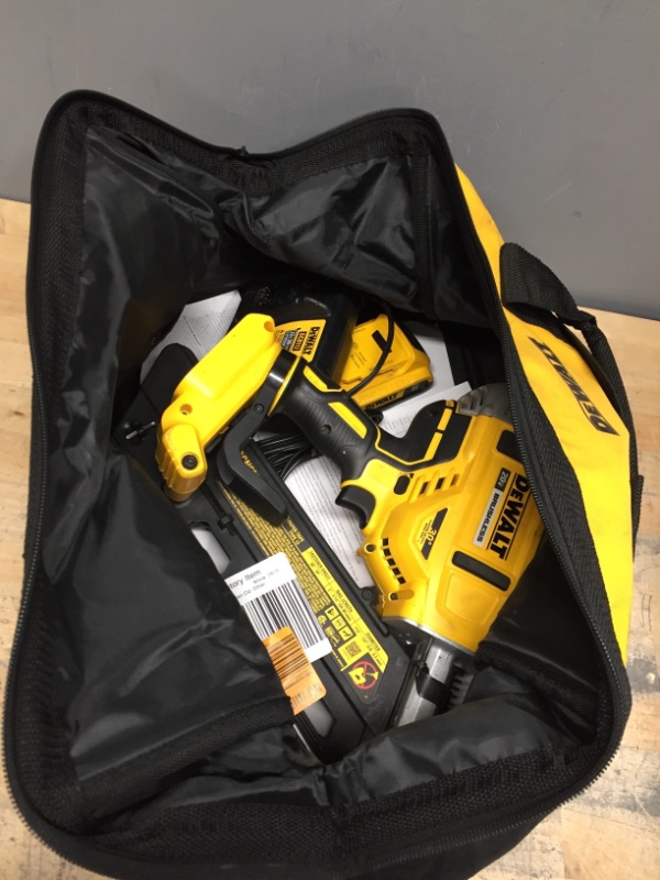 Photo 2 of ***PARTS ONLY*** DEWALT DCN650D1 20V MAX XR 15 GA Cordless Angled Finish Nailer Kit
