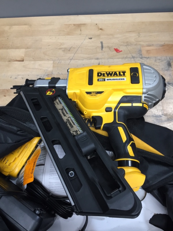 Photo 3 of ***PARTS ONLY*** DEWALT DCN650D1 20V MAX XR 15 GA Cordless Angled Finish Nailer Kit
