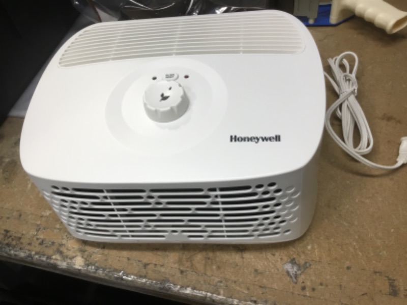 Photo 2 of 
Honeywell
HEPA-Type Tabletop Air Purifier