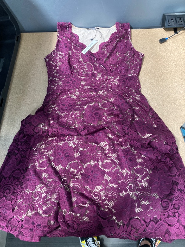 Photo 1 of AMELIE BOUTIK MAROON KNEE LENGTH, FLORAL DESIGN DRESS M 