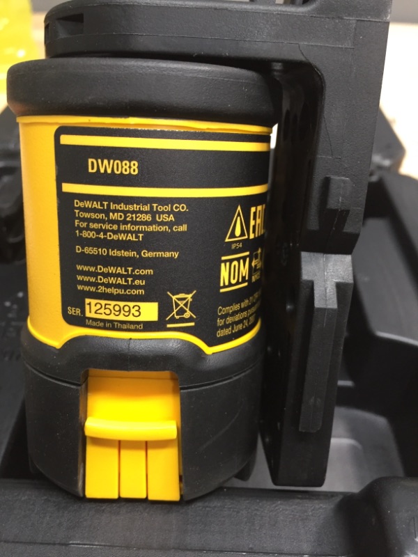 Photo 2 of 
DEWALT
165 ft. Red Self-Leveling Cross-Line Laser Level with (3) AA Batteries & Case