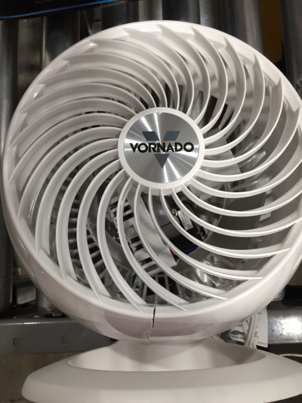 Photo 3 of Vornado 460 Small Whole Room Air Circulator Fan with 3 Speeds, 460-Small, White *nonfunctional Parts only*