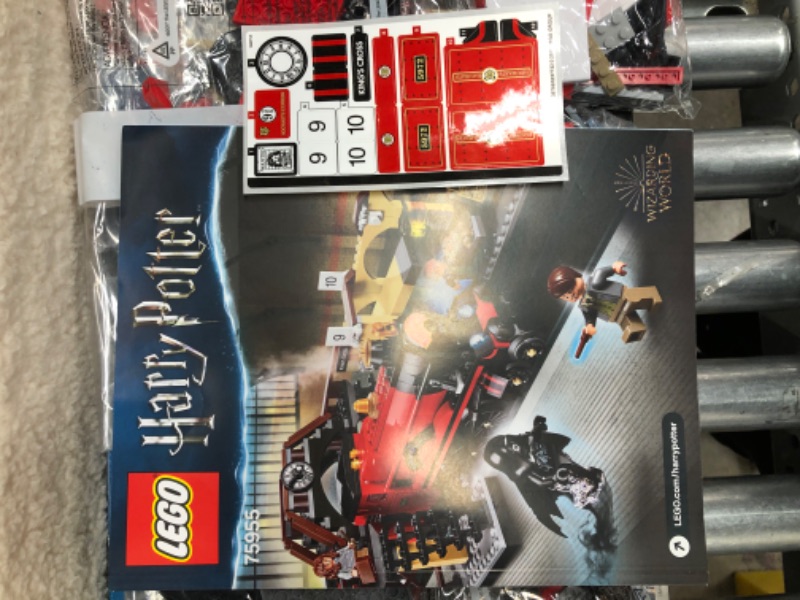 Photo 2 of Lego Hogwarts Express 801 Pieces Toy Set
