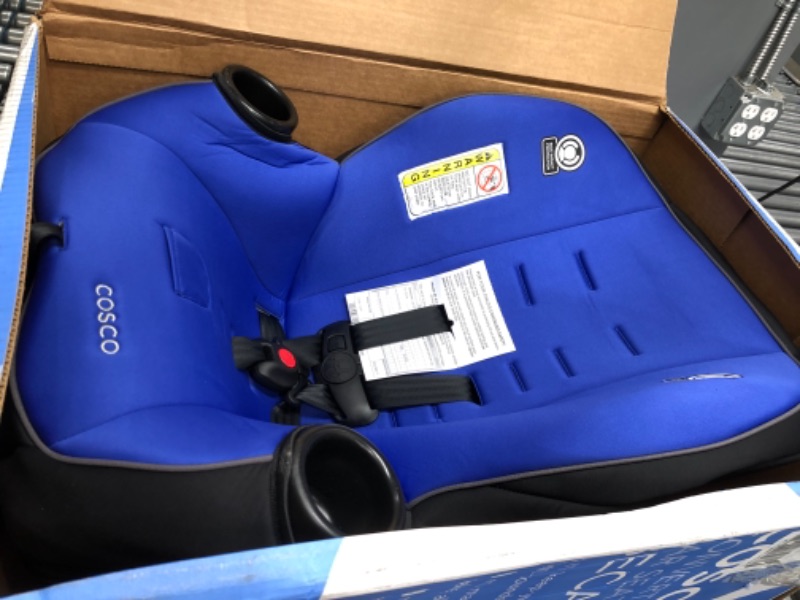 Photo 2 of Cosco Onlook 2-in-1 Convertible Car Seat, Rear-Facing 5-40 pounds and Forward-Facing 22-40 pounds and up to 43 inches, Vibrant Blue
