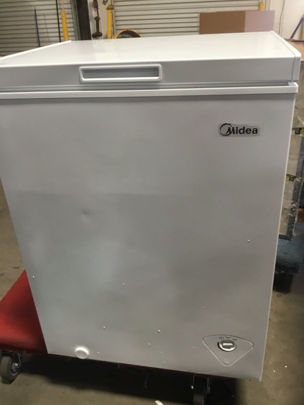 Photo 5 of Midea MRC050S0AWW Chest Freezer, 5.0 Cubic Feet, White