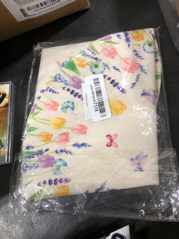 Photo 1 of Artoid Mode Lavender Tulip Spring Round Placemats Set of 6, 14 Inch Seasonal Summer Holiday Round Table Mats for Dining Decoration