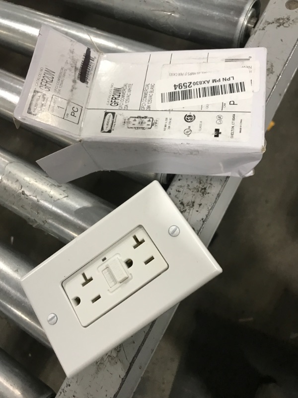 Hubbell Wiring GFRST20W AUTOGUARD Commercial Standard GFCI Receptacle