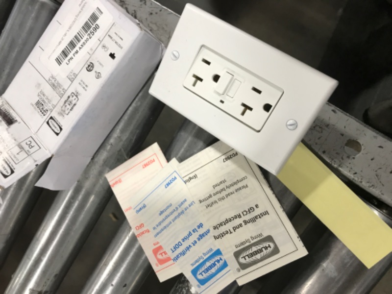 Hubbell Wiring GFRST20W AUTOGUARD Commercial Standard GFCI Receptacle