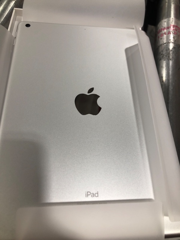 Photo 2 of Apple iPad (9th generation): with A13 Bionic chip, 10.2-inch Retina display, 64GB, Wi-Fi, 12MP front/8MP back camera, Touch ID, all-day battery life – Silver WiFi 64GB Silver Without AppleCare+