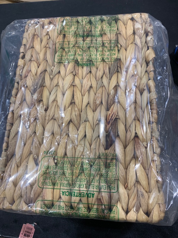 Photo 1 of StorageWorks Scalloped Edge Wicker Basket with lid, Wicker Storage Basket with Built-in Handles, Handwoven Basket for Décor, Natural Water Hyacinth Wicker Basket for Shelves, Nursery Room