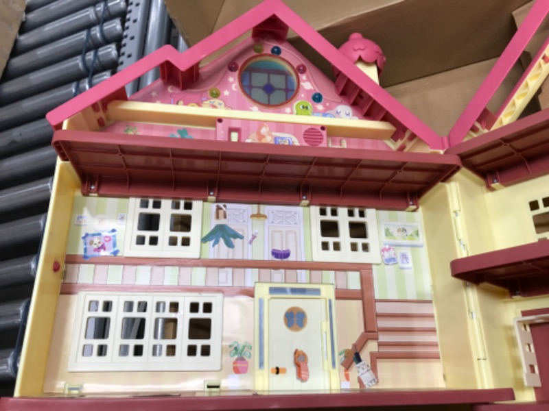 Photo 1 of Bluey Ultimate Lights & Sounds Playhouse & Toy Box, 2.5-3 inch Figures - Amazon Exclusive Amazon Exclusive - Bluey Ultimate Lights & Sounds Playhouse