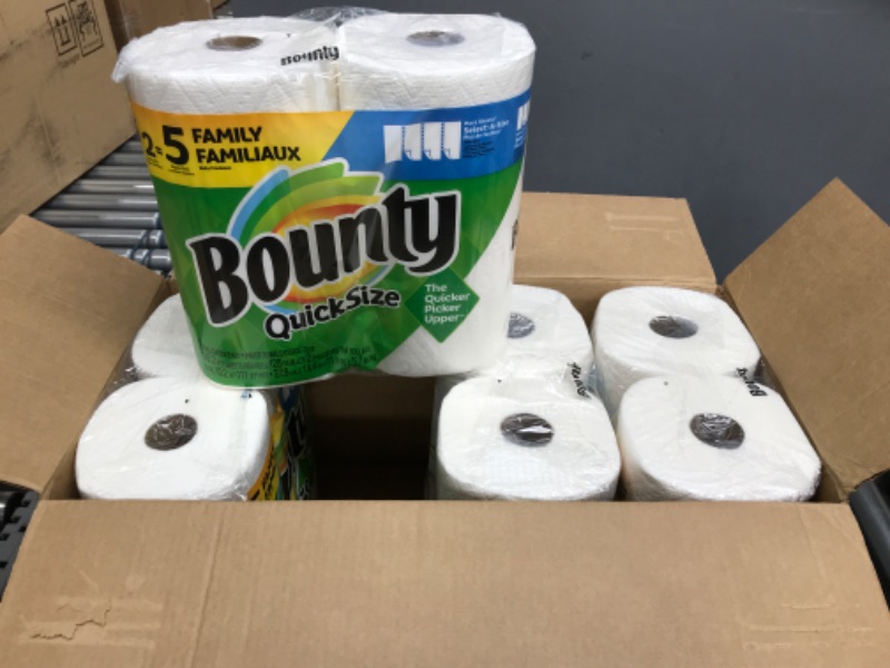 Photo 2 of Bounty Quick Size Paper Towels, White, 4 Packs Of 2 Family Rolls = 8 Family Rolls 128 Count (Pack of 8)