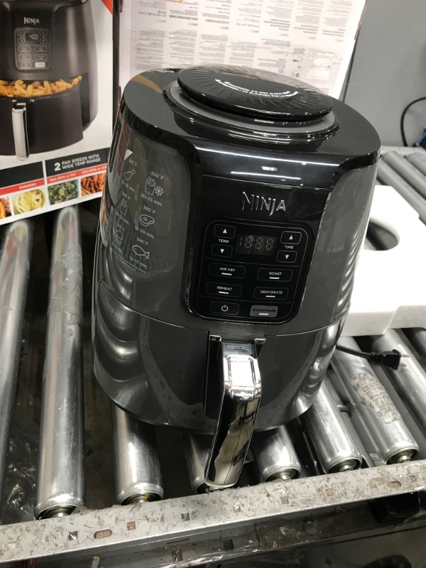 Photo 2 of *PARTS ONLY*
Air Fryer Black/Grey 4 Quarts