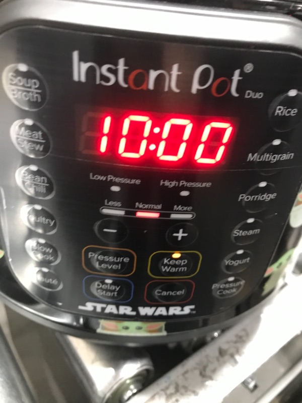 Photo 4 of *** POWERS ON*** Instant Pot Star Wars 6Qt Duo Little Bounty, black