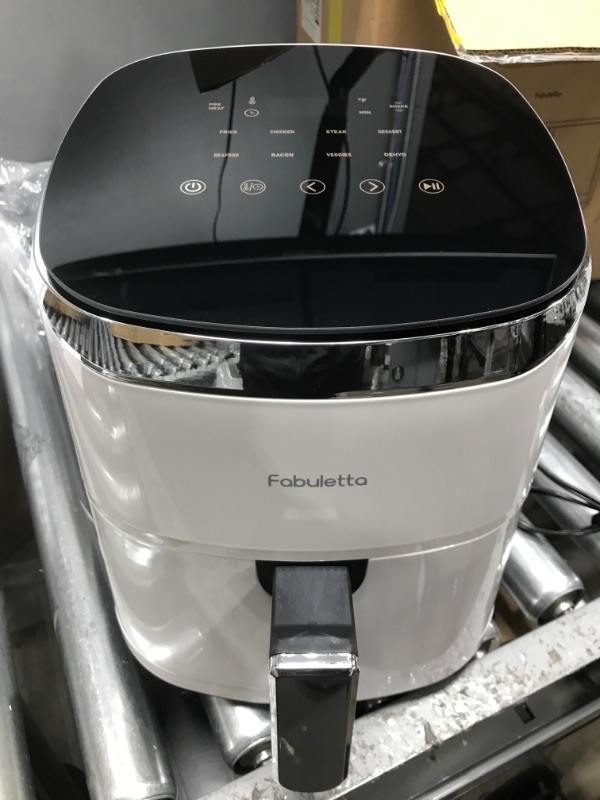 Photo 2 of *** POWERS ON *** White Air Fryers 4 Qt, Fabuletta 1550W 9 Preset Cookings Air Fryer Oilless Cooker, Shake Reminder, 450°F freidora de aire,Tempered Glass Display, Dishwasher-Safe & Nonstick, Fit for 2-4 People