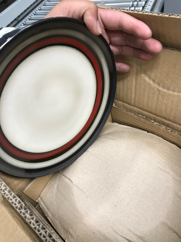 Photo 2 of Gibson Elite Lewisville Round Reactive Glaze Stoneware Dinnerware Set, Service for 4 (16pcs), Cream/Red