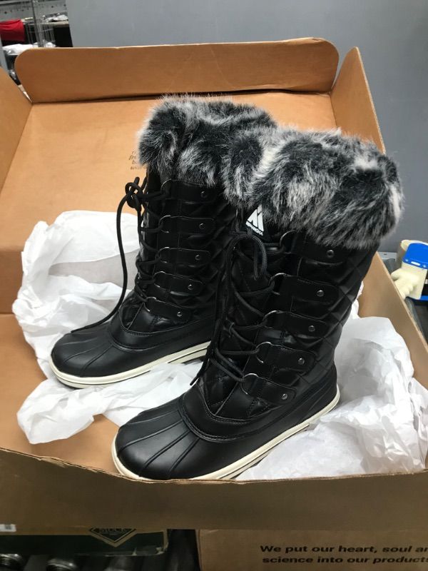 Photo 2 of Women's Mid Calf Winter Snow Boots Waterproof Outdoor Cold Weather Insulated Boot Warm Lined Non Slip
size 10 
