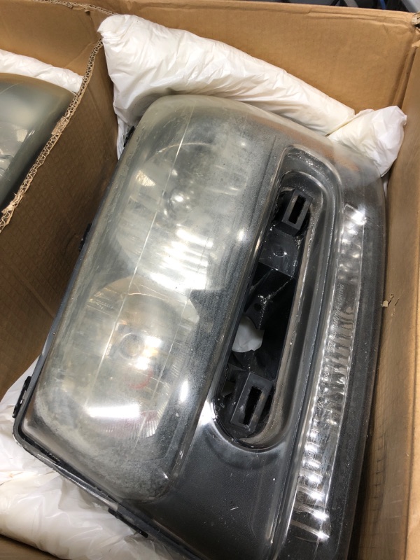 Photo 4 of ****VERY USED****   DWVO Headlight Assembly Compatible with 2003-2006 Chevy Avalanche Silverado 1500 2500 3500/2007 Chevrolet Silverado Classic (Black) A Black Housing Clear Reflector OE Replacement