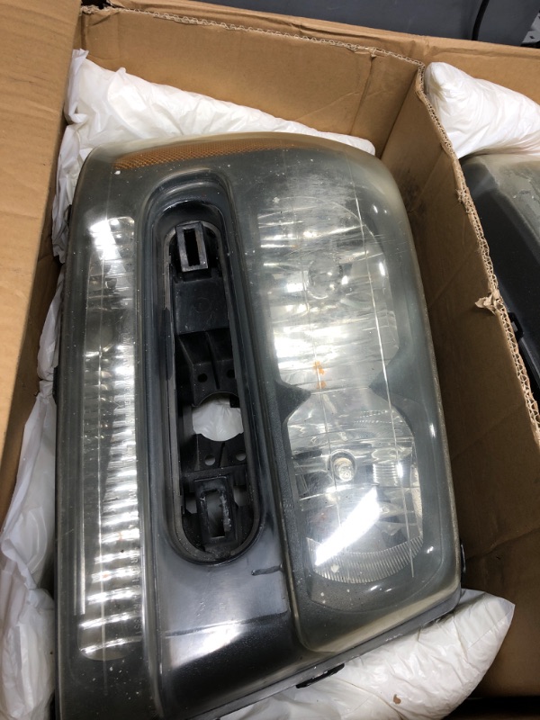 Photo 3 of ****VERY USED****   DWVO Headlight Assembly Compatible with 2003-2006 Chevy Avalanche Silverado 1500 2500 3500/2007 Chevrolet Silverado Classic (Black) A Black Housing Clear Reflector OE Replacement