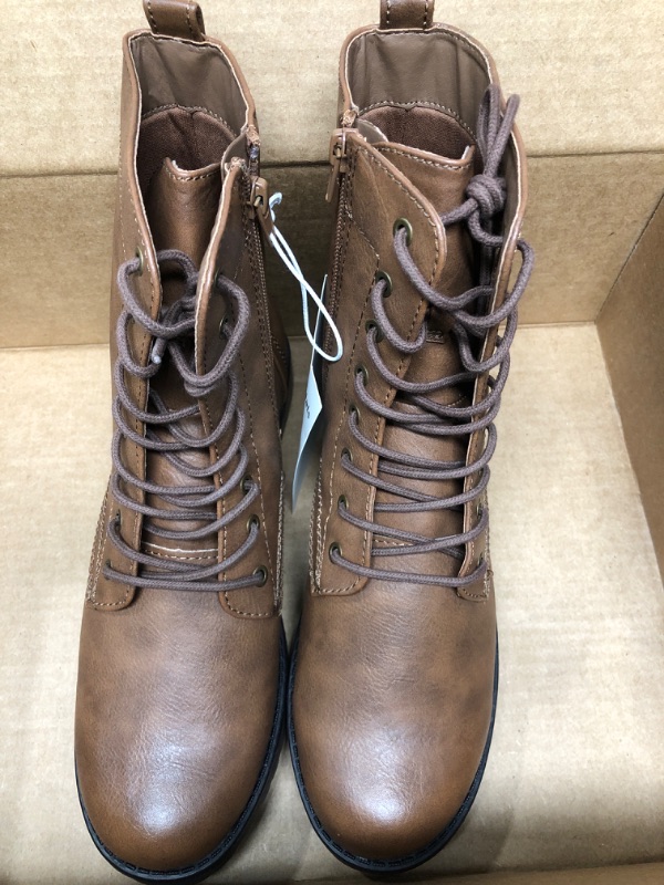 Photo 2 of Amazon Essentials Women's Lace-Up Combat Boot SIZE 10
