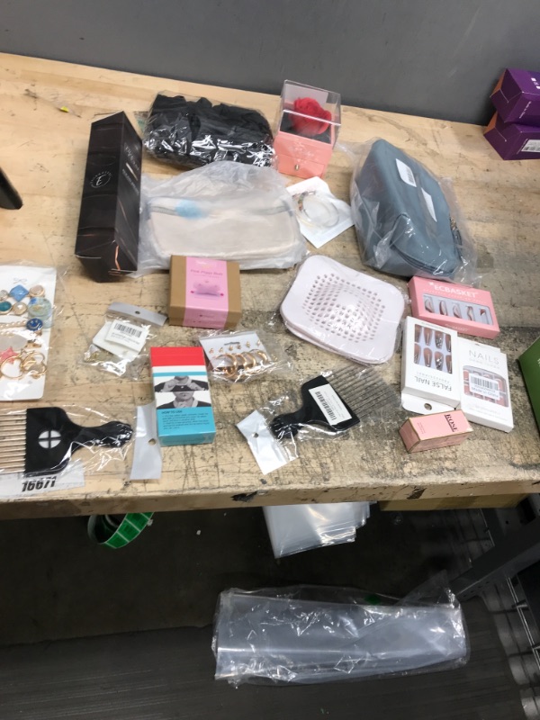 Photo 1 of MISCELLANEOUS BUNDLE OF ASSORTED PERSONAL GOODS 
