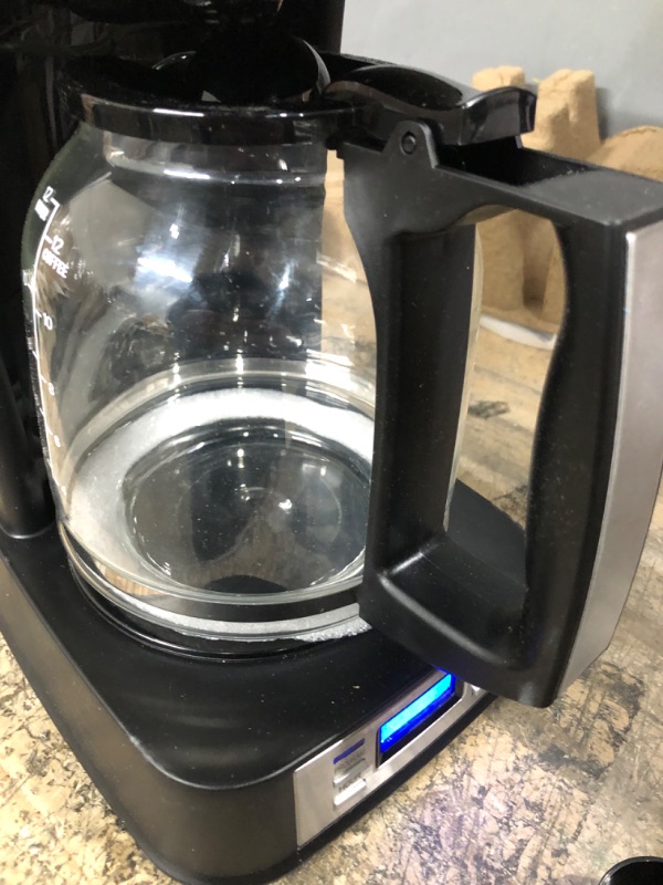 Photo 4 of **used item**
BELLA (14755) 12 Cup Coffee Maker with Brew Strength Selector & Single Cup Feature, Stainless Steel