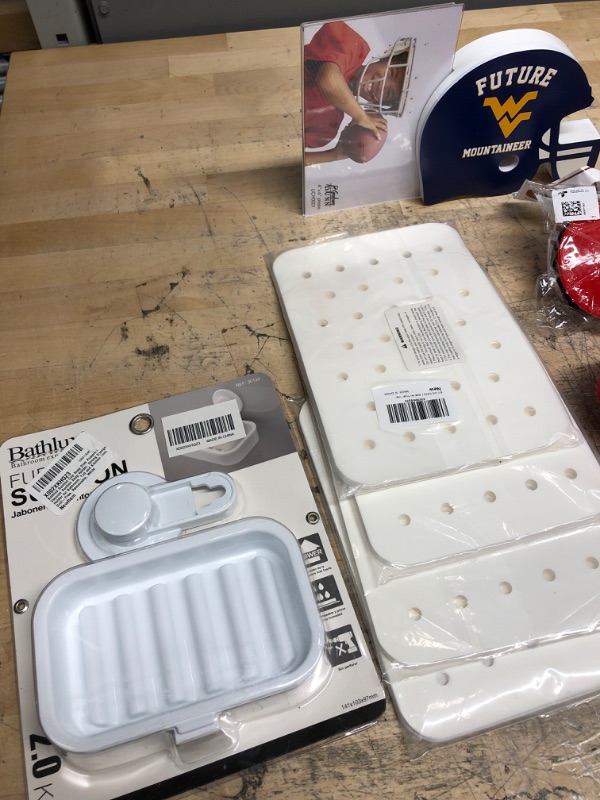 Photo 1 of **BUNDLE OF 11 MISC HOME GOOD ITEMS**