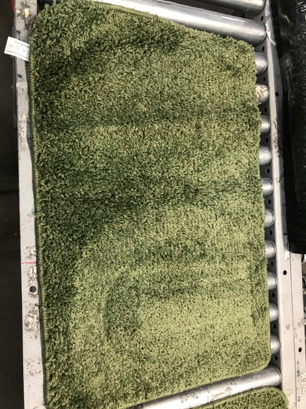 Photo 2 of 3 Piece Green bathroom rug set