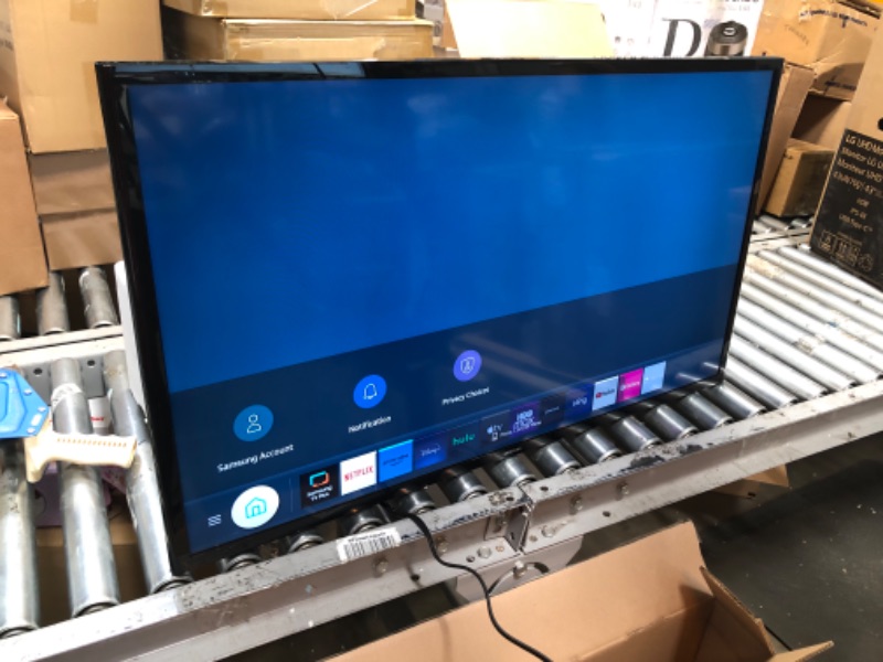 Photo 2 of SAMSUNG 40-inch Class LED Smart FHD TV 1080P (UN40N5200AFXZA, 2019 Model)
