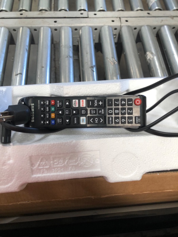 Photo 1 of SAMSUNG 40-inch Class LED Smart FHD TV 1080P (UN40N5200AFXZA, 2019 Model)
