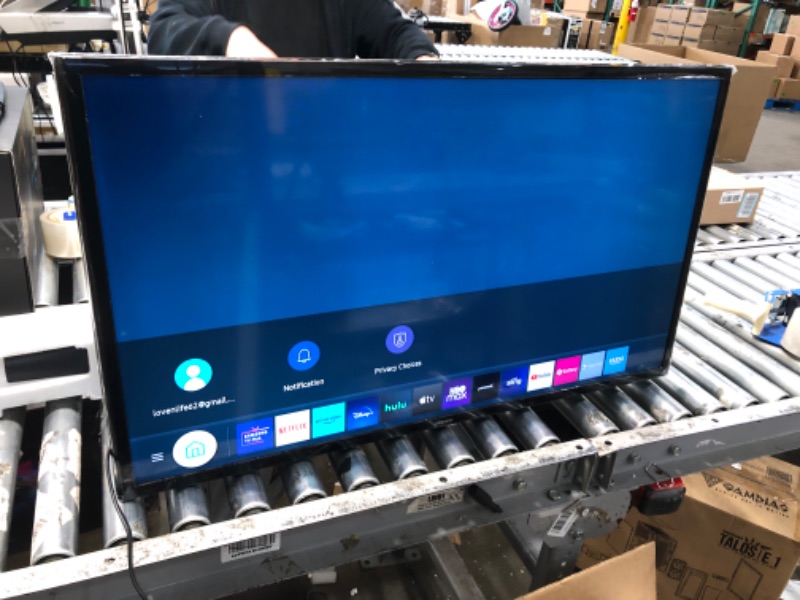 Photo 1 of SAMSUNG 40-inch Class LED Smart FHD TV 1080P (UN40N5200AFXZA, 2019 Model)
