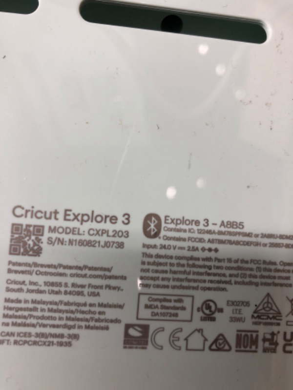 Photo 3 of *** POWERS ON *** Cricut Explore 3 - 2X Faster DIY Cutting Machine for all Crafts, Matless Cutting with Smart Materials, Cuts 100+ Materials, Bluetooth Connectivity, Compatible with iOS, Android, Windows & Mac Cricut Explore Air 3