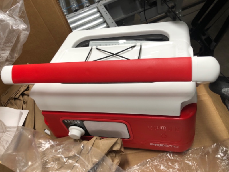 Photo 1 of ****FOR PARTS ONLY, DOES NOT TURN ON**** Presto 6011 Slow Cooker, 7.4" x 12.5" x 15.9", Red