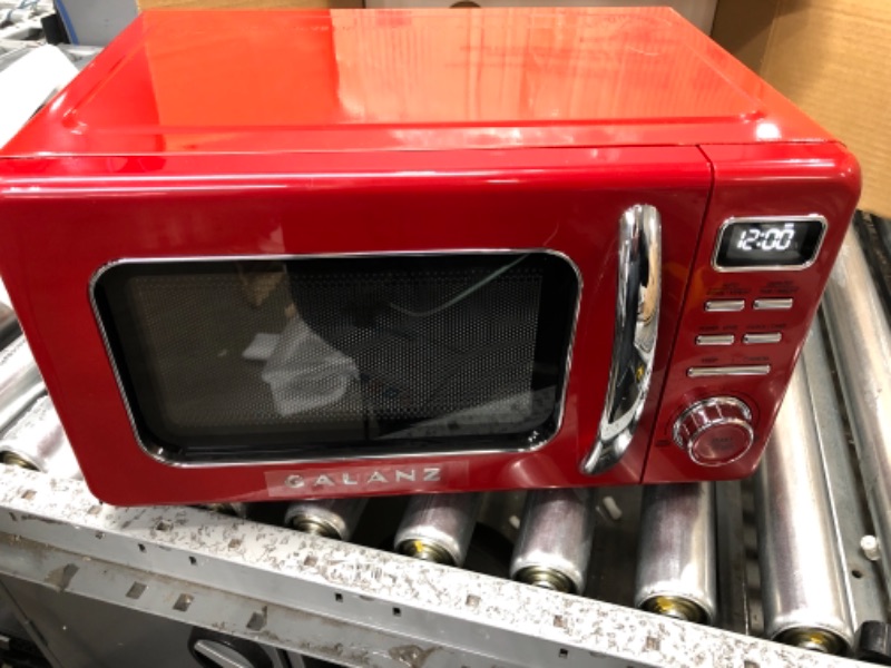 Photo 4 of *Tested/Missing Glass Plate* Galanz GLCMKZ07RDR07 Retro Countertop Microwave Oven with Auto Cook & Reheat, Defrost, Quick Start Functions, Easy Clean with Glass Turntable, Pull Handle.7 cu ft, Red Red .7 cu ft Modern