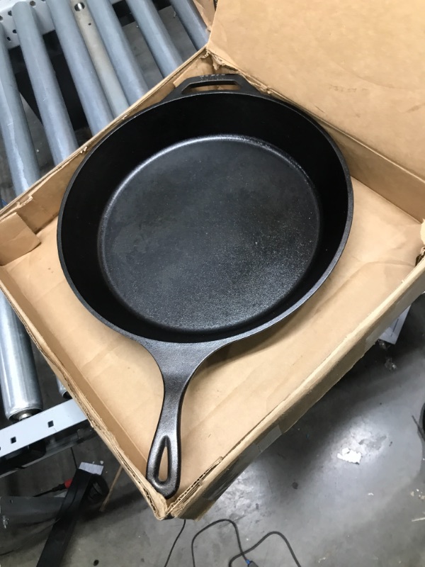 Photo 2 of ***SEE NOTES*** Lodge L14SK3 15-Inch Pre-Seasoned Cast-Iron Skillet 15 Inch Skillet