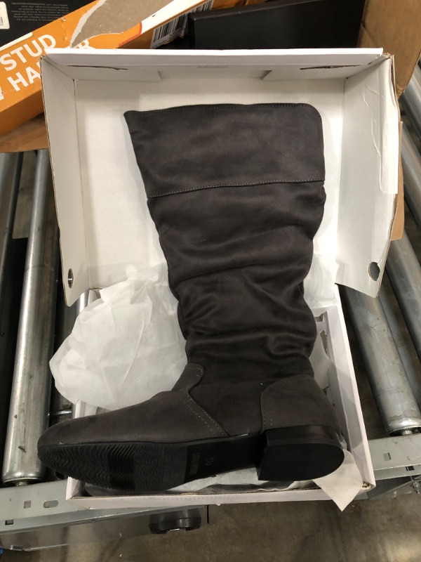 Photo 1 of DREAM PAIRS Women's Knee High Pull On Fall Weather Winter Boots size 8.5 
