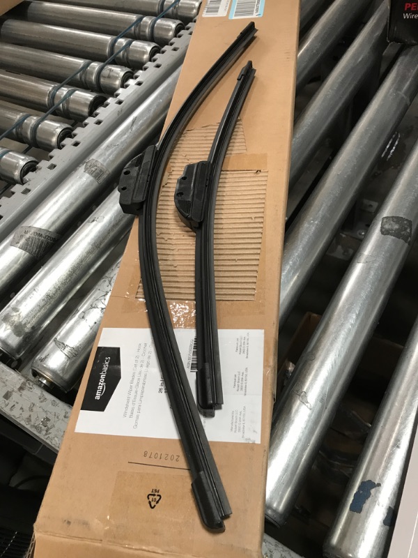 Photo 2 of AmazonBasics - Windshield Wiper Blades (Set of 2) - 26" / 18" Hook Hook 26" / 18"