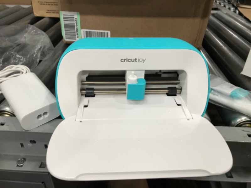 Photo 3 of Cricut Joy DIY Best Friend Set Model#JCTR101 BUNDLE (see photos)