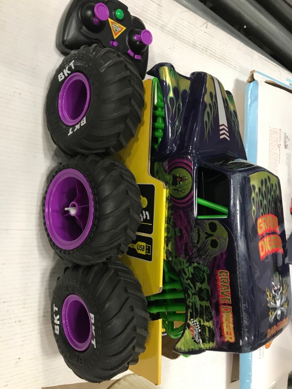 Photo 2 of *DAMAGED* Monster Jam, Official Grave Digger Freestyle Force, Remote Control Car, Monster Truck Toys for Boys Kids and Adults, 1:15 Scale