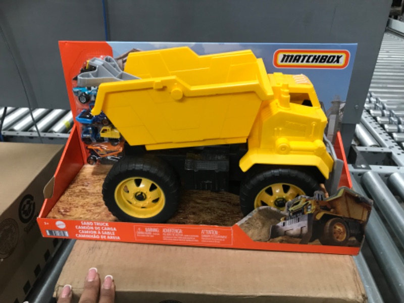 Photo 2 of ?Matchbox Cars, Large-Scale Construction Sand Truck with 5 1:64 Scale Die-Cast Construction Vehicles, Outdoor Toy ?? DUMP TRUCK